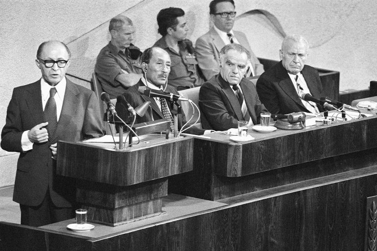 اتفاقية كامب ديفيد عام 1979 تعد نقطة انطلاق التطبيع مع إسرائيل (الفرنسية)